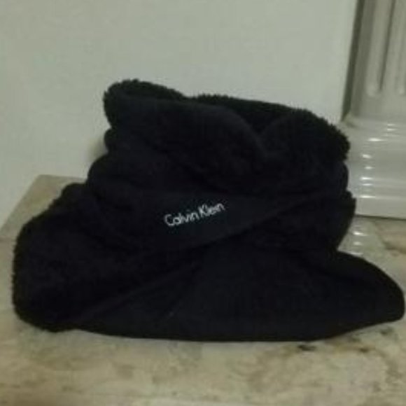 Calvin Klein Women's Black Infinity Loop Scarf, NWT - Picture 2 of 5